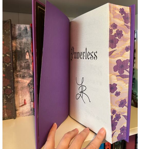 Waterstones Signed SE Powerless By Lauren Roberts - Picture 4 of 12